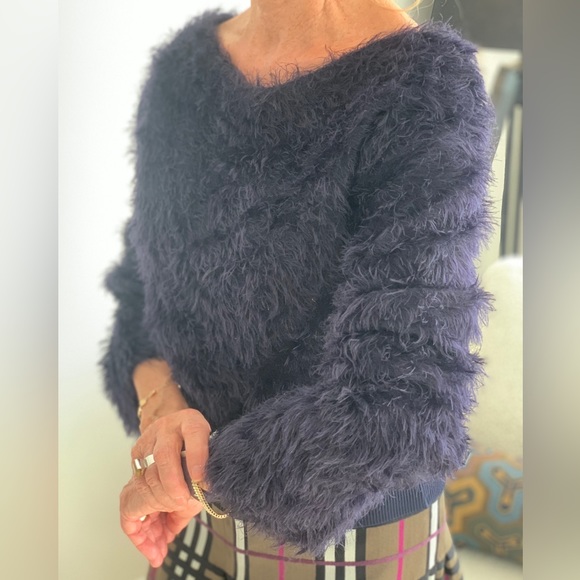 RIANI Luxurious Faux Fur Sweater in Navy / Deep Plum - Picture 2 of 5